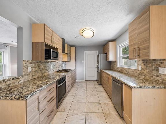 4th image of 8106 Montridge Dr