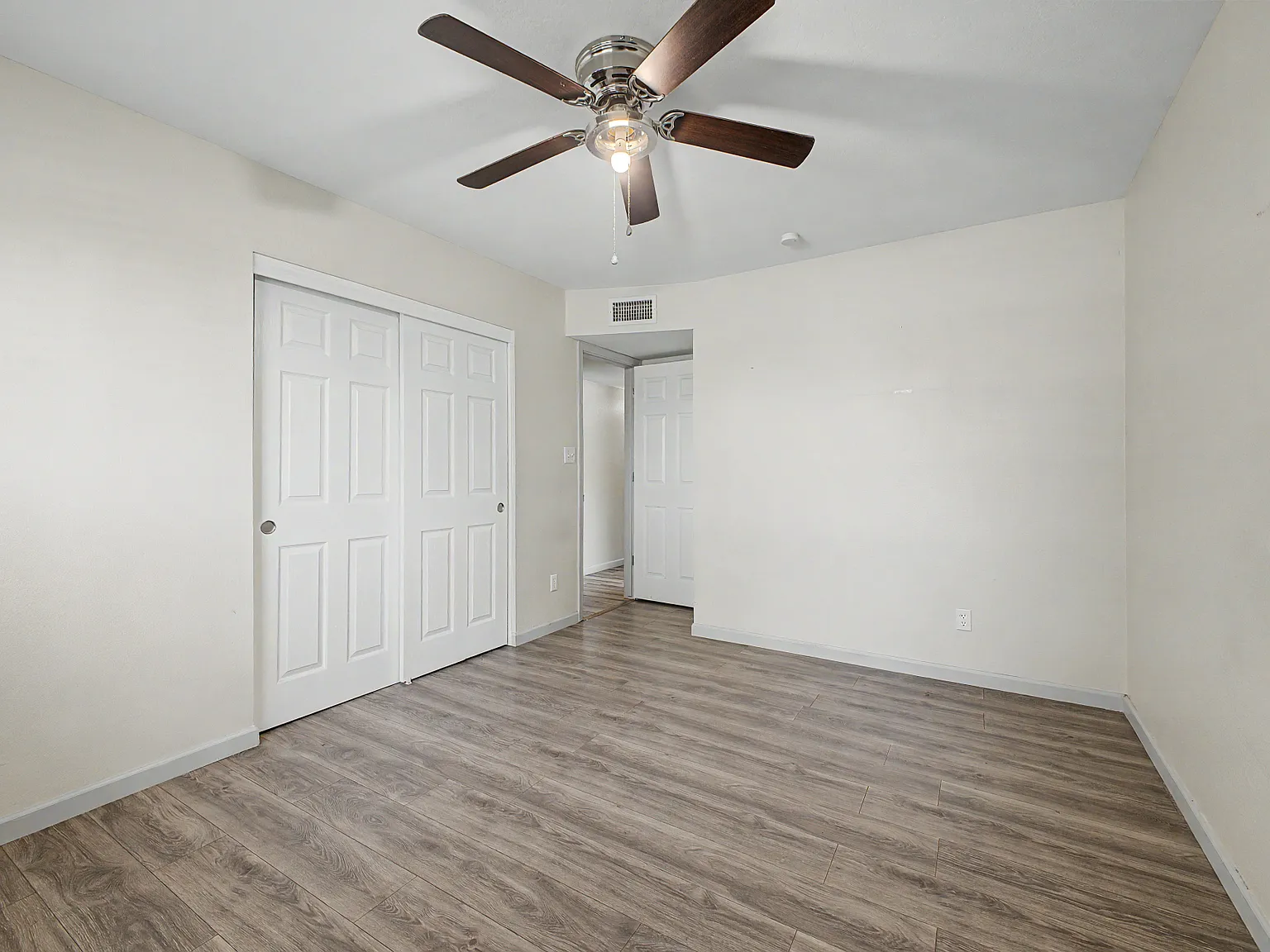 4 bed, 2155 sqft, $2,850 — Photo 2