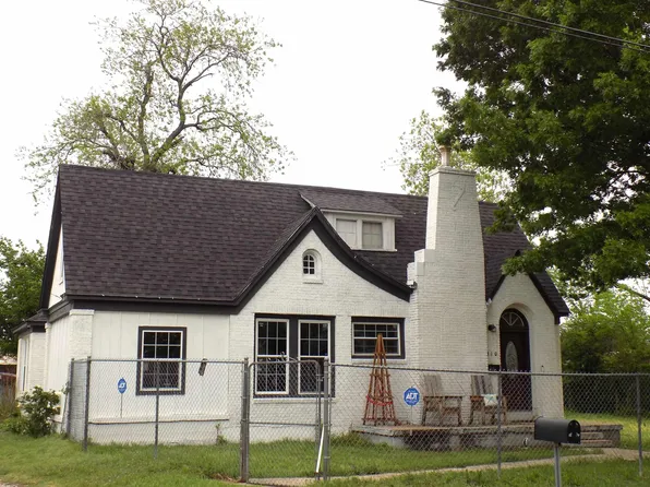 410 S Mill St, Bowie, TX 76230