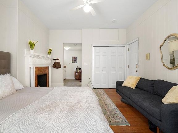 3rd image of 14 Gloucester St #1A