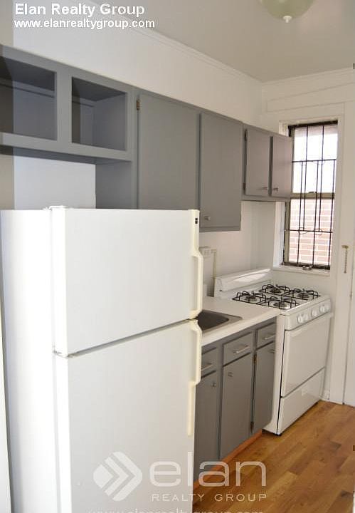 2nd image of 624 W Barry Ave APT 3W