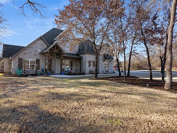 2nd image of 743 S Sugartree Dr
