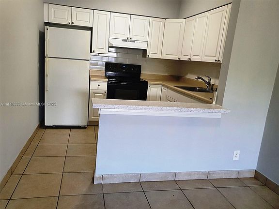 4th image of 214 NE 41st St #214