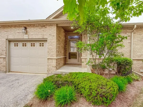 20 Isherwood Ave #109, Cambridge, ON N1R 8P9
