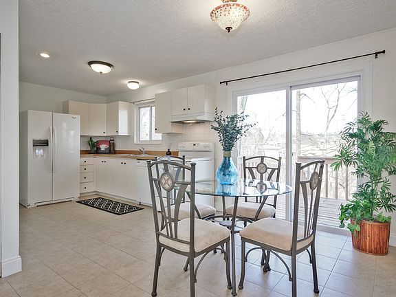 3rd image of 1045 Dawn Valley Dr