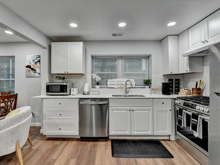 175 Burbank Dr NW #B — Photo 11