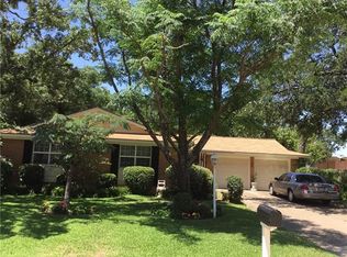 40 Regents Park Dr, Bedford, TX 76022