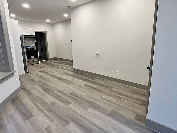 3rd image of 84 Bostwick Ave APT 1L