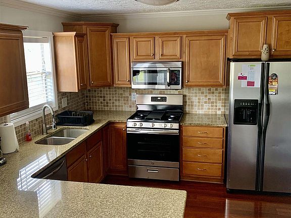 4th image of 304 Waterfront Dr #/12