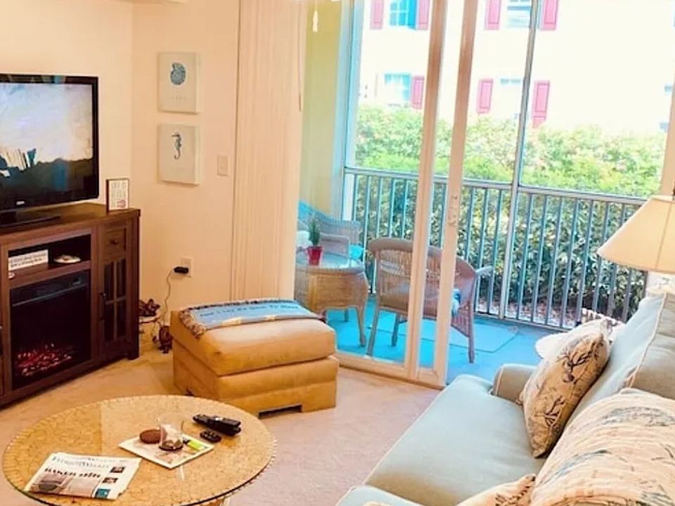 Cozy living room leads to screened in lanai