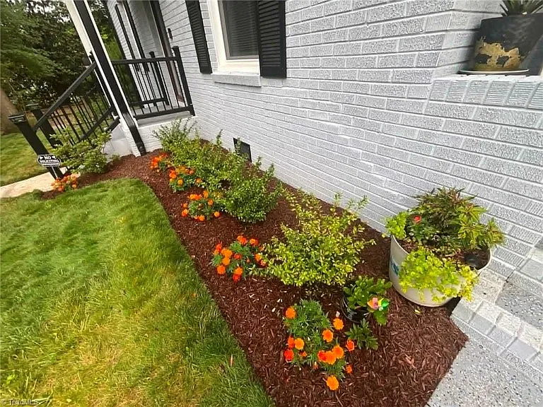 1712 N Mebane St — Photo 3