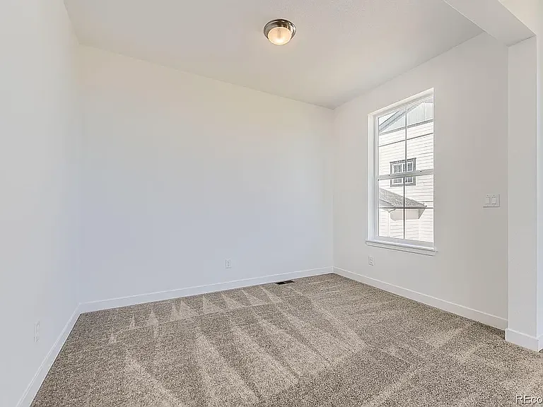 39450 Congress Ln — Photo 3