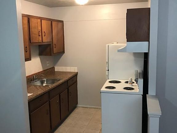 5th image of 12204 Madison Ave APT 1