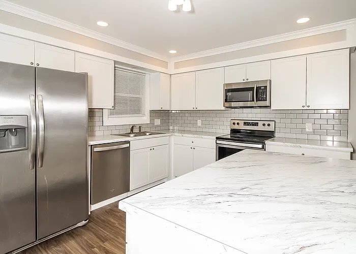 3 bed, 2.0 bath, 1030 sqft, $1,465 — Photo 4