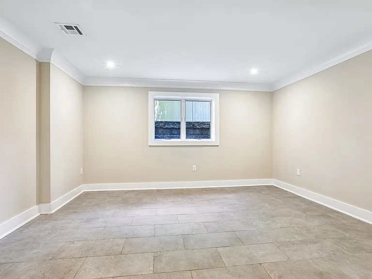 211 Warwick Ave #1 — Photo 7