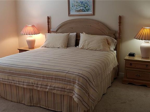 4th image of 4049 Ocean Dr APT 202