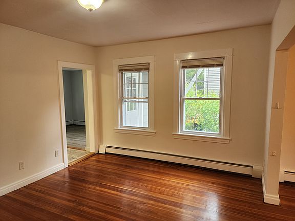 3rd image of 126 High St #126