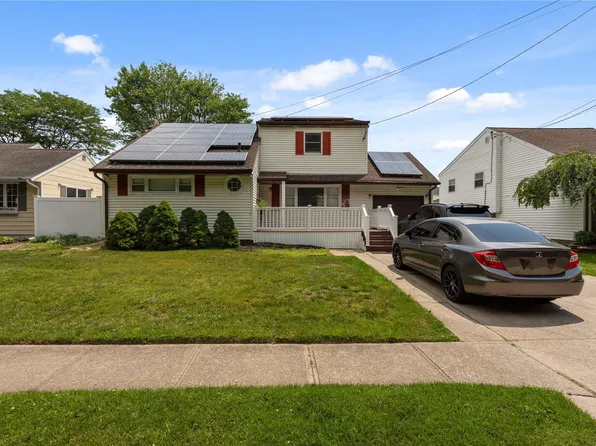 223 August Road, North Babylon, NY 11703