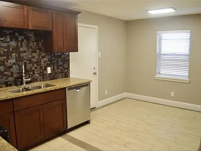 3721 Swallow Ln — Photo 2