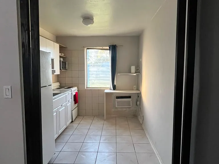 1120 N 14th Ave #2 — Photo 7