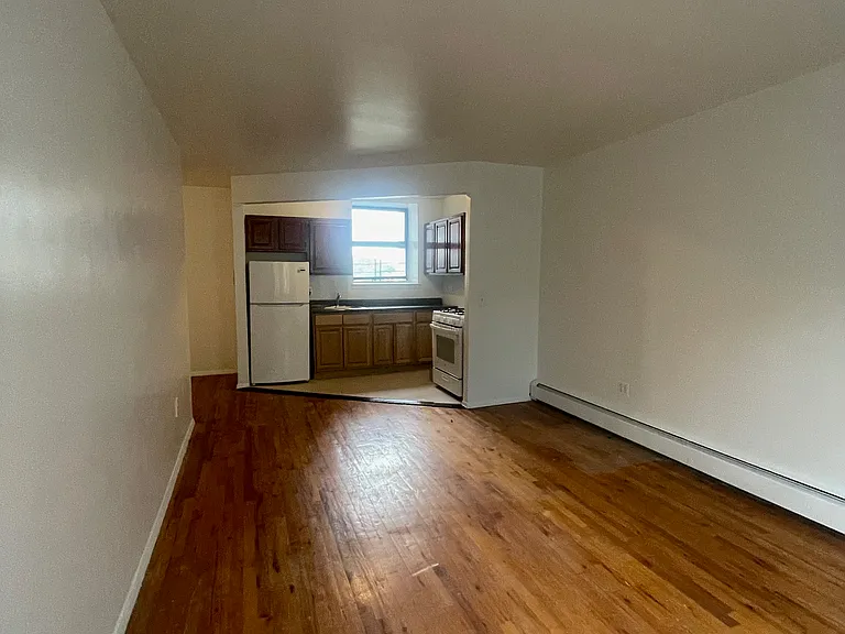 1358 Sheridan Ave #4 — Photo 5