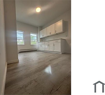 1st image of 25 Henderson Ave APT 3