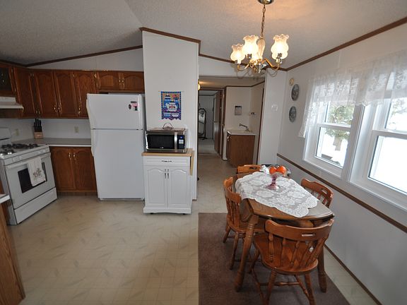 4th image of 686 Aspen Grv