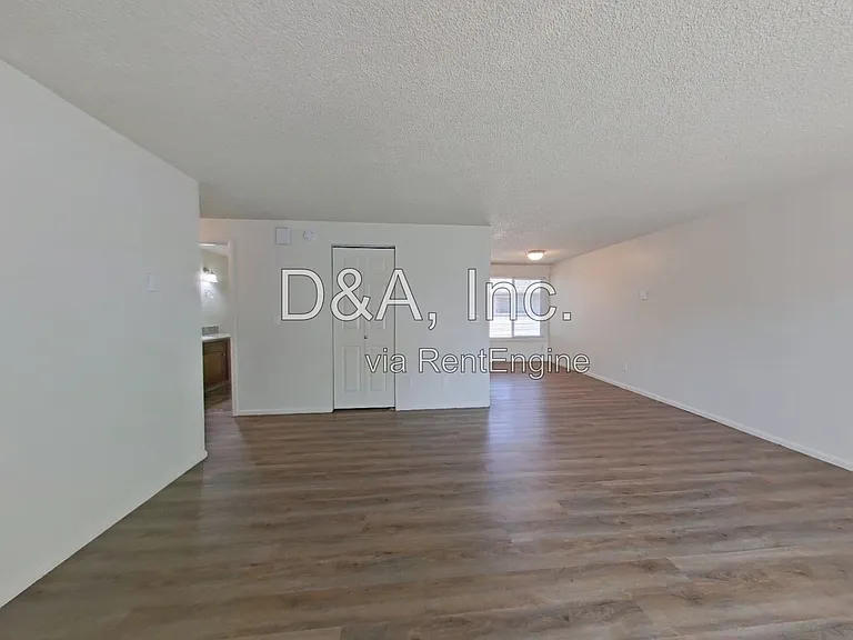 444 Ermine St SE — Photo 2
