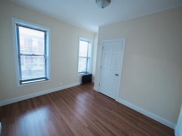 25-45 18th Street image 21 of 26