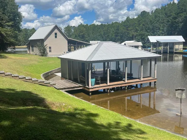 137 E Bay Dr, Lumberton, MS 39455