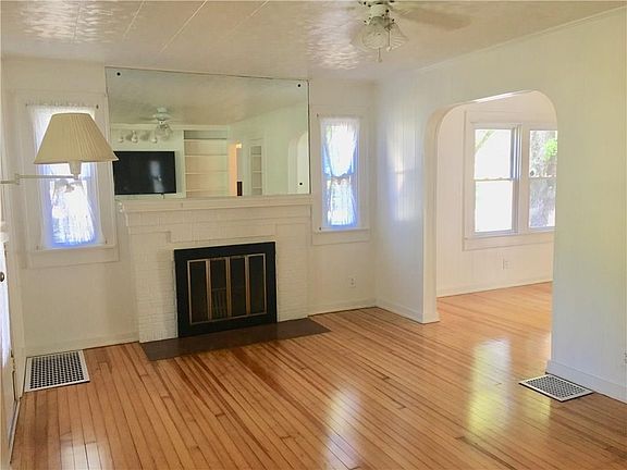 2nd image of 5301 Camden St