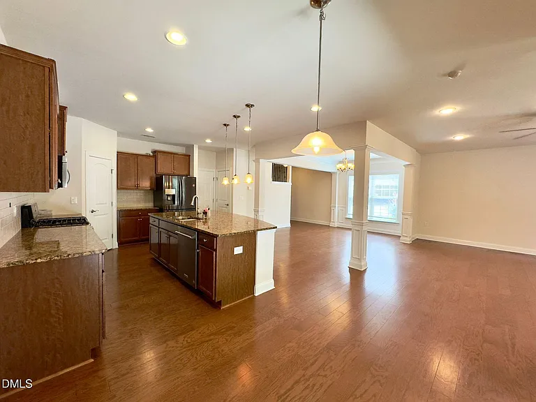 403 Daylin Dr — Photo 15