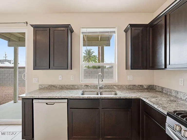 2815 N Fair Oaks Ave — Photo 18