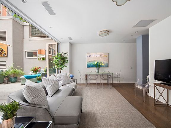 2nd image of 22 Renwick St #1A