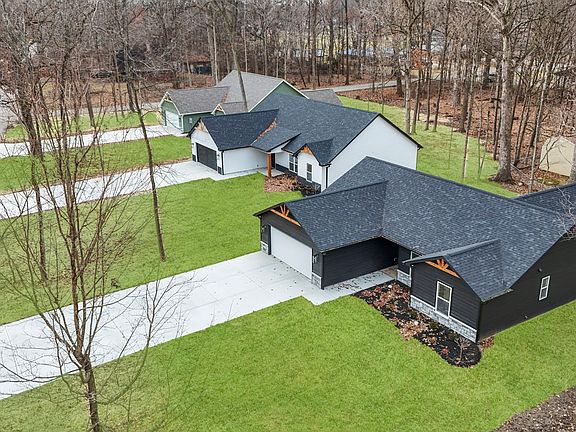 2nd image of 4719 Malus Boulevard