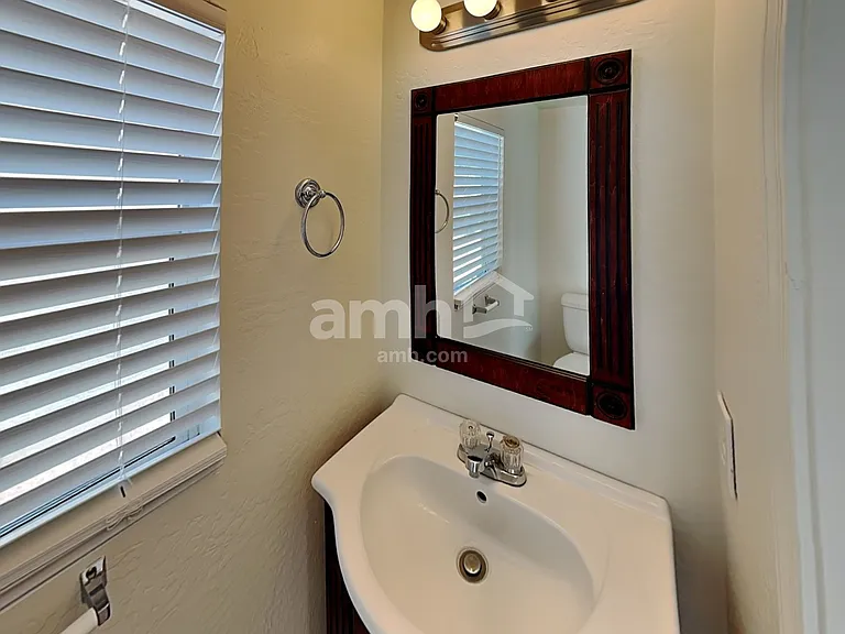 11801 N Olive St — Photo 8