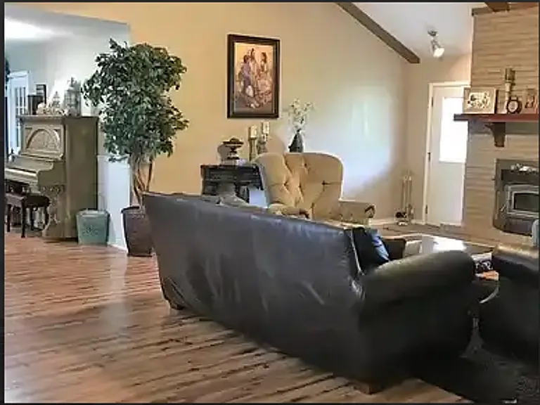 67 Carolina Dr — Photo 3
