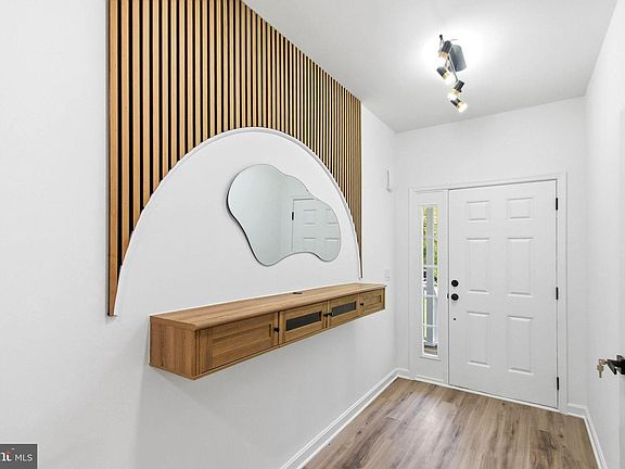 5th image of 5010 Rosemont Ave