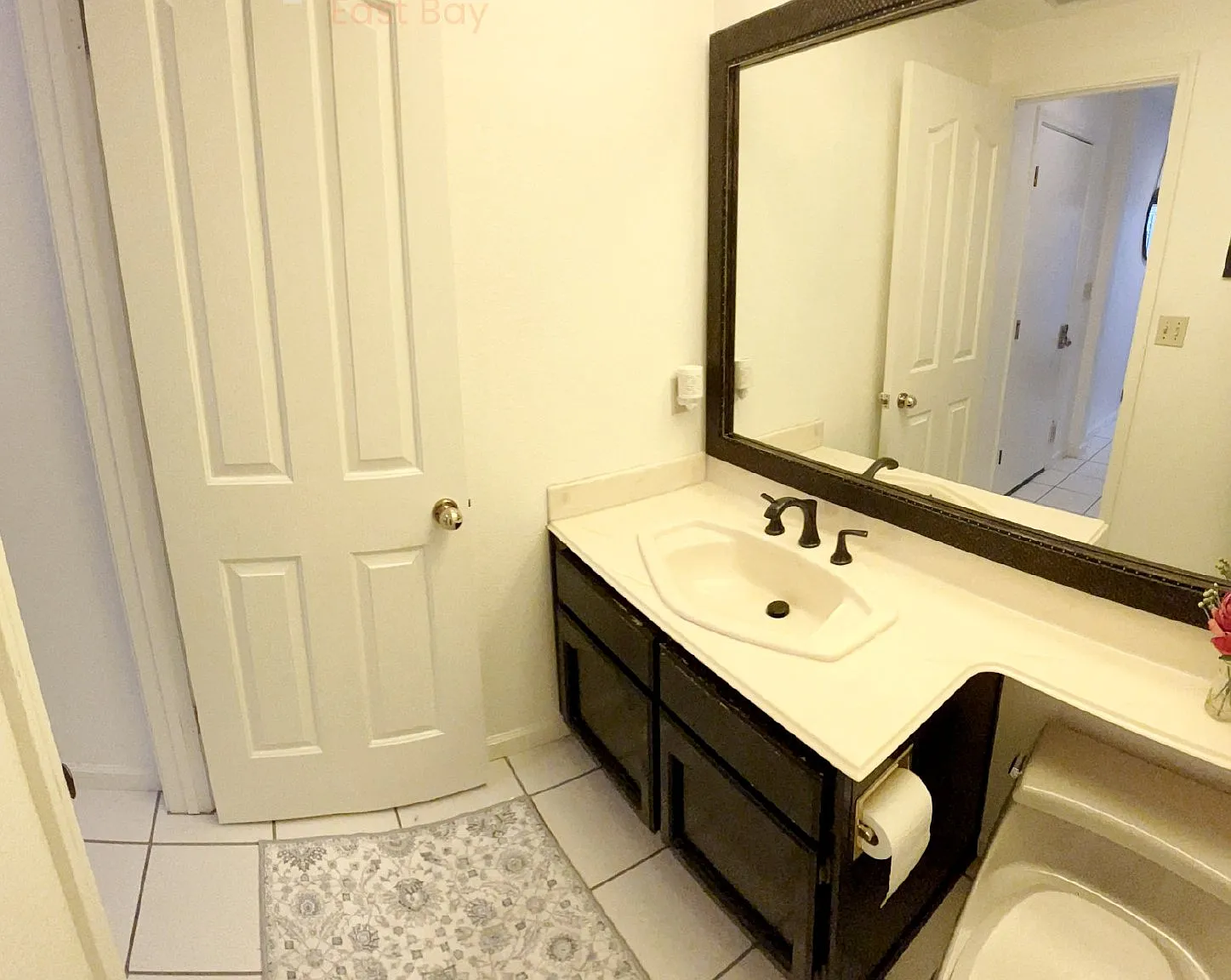 4 bed, 2.5 bath, 2056 sqft, $4,490 — Photo 3