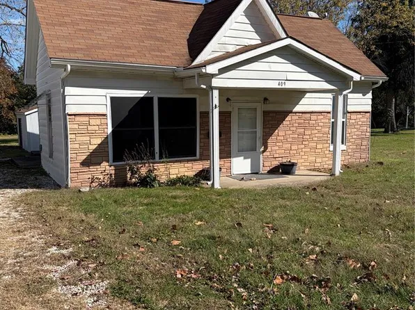 409 E Champ Clark Dr, Bowling Green, MO 63334