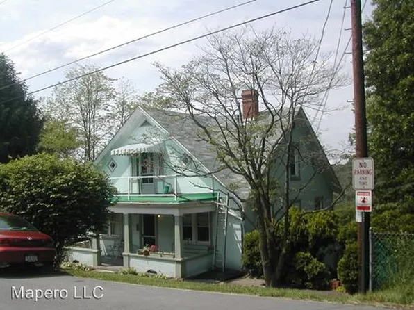 144 Ohio Ave, Westover, WV 26501