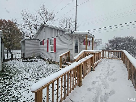 3rd image of 2221 S Acorn Ave