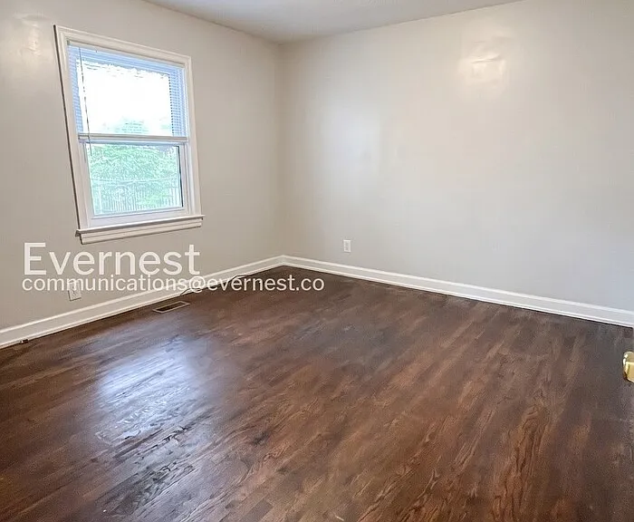 2714 Stratford Dr — Photo 9