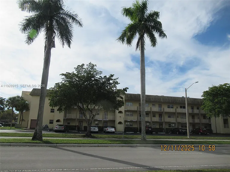8285 Sunrise Lakes Blvd #208 — Photo 12
