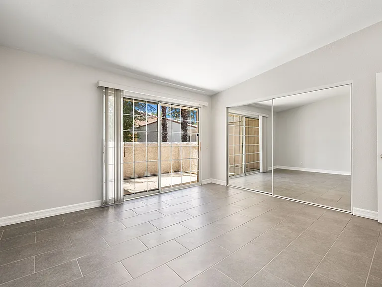 505 S Farrell Dr #D20 — Photo 20