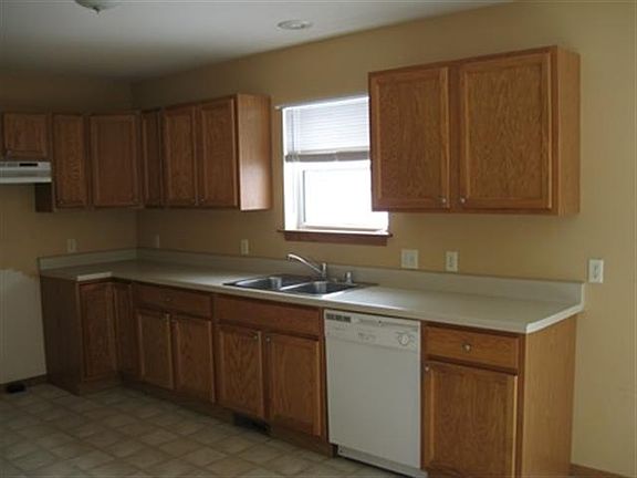 2nd image of 948 Parkwood Ln