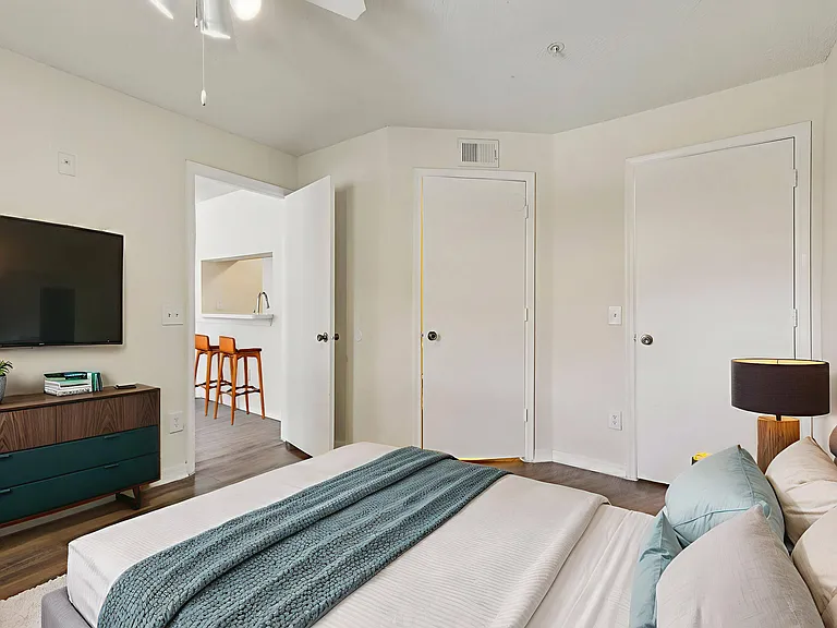 University Park Apartments — Photo 25
