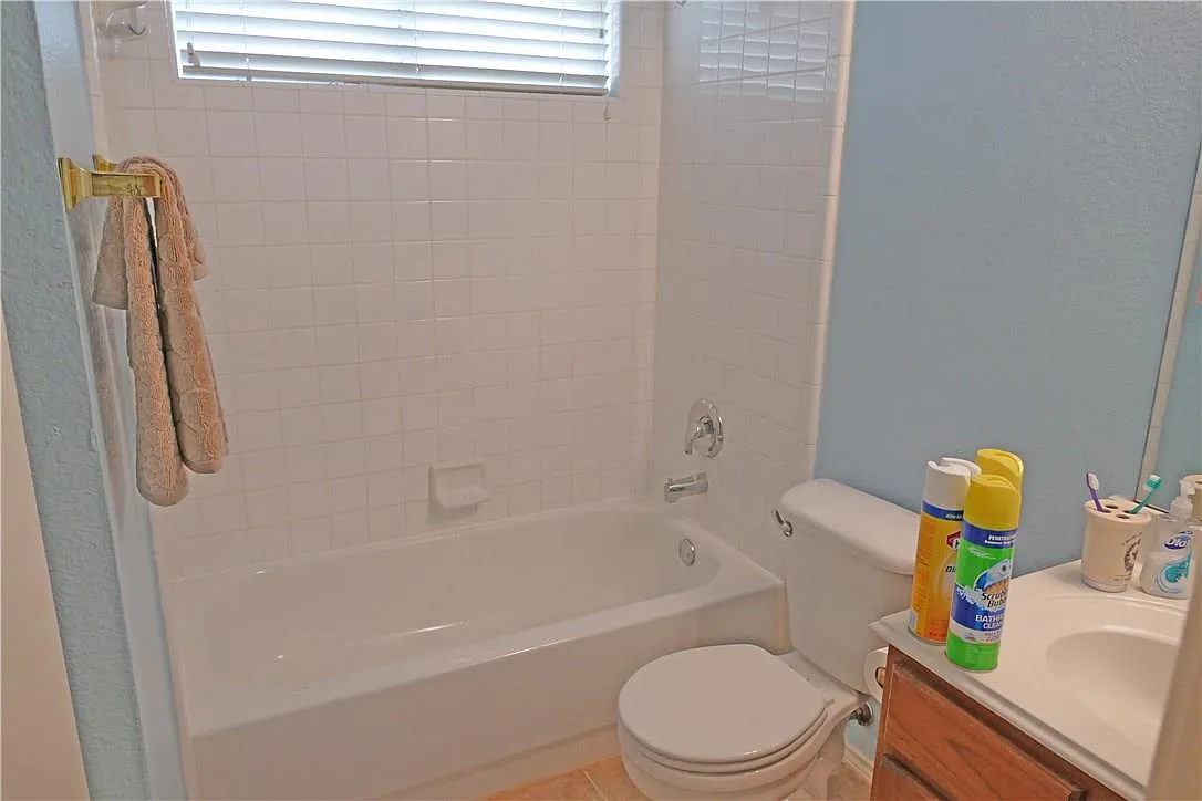 5 bed, 2572 sqft, $2,595 — Photo 4