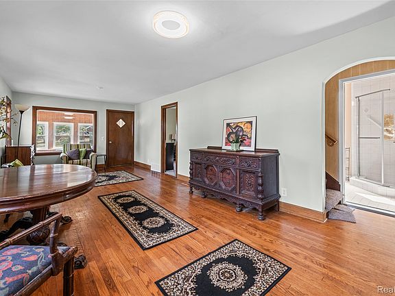 5th image of 19485 Eastwood Dr