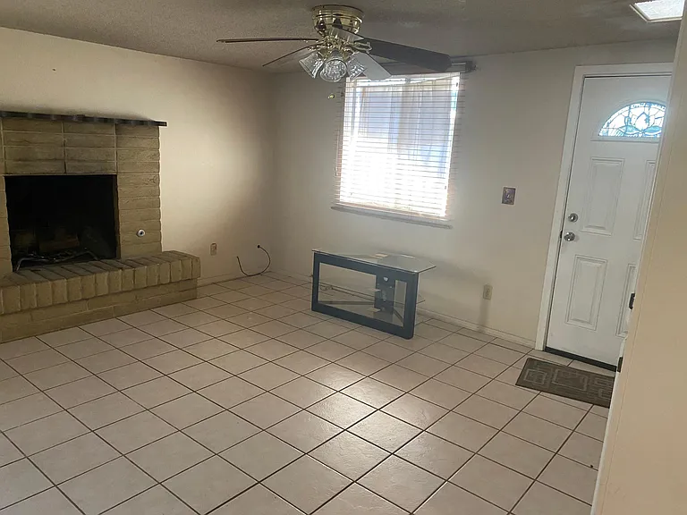 1021 W Edgewater Dr — Photo 4